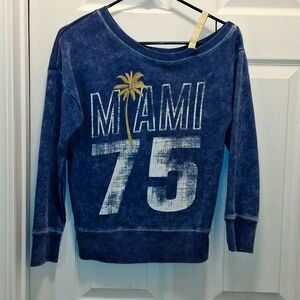 KANDY KISS Pullover Long Sleeved Sweatshirt- Like New!